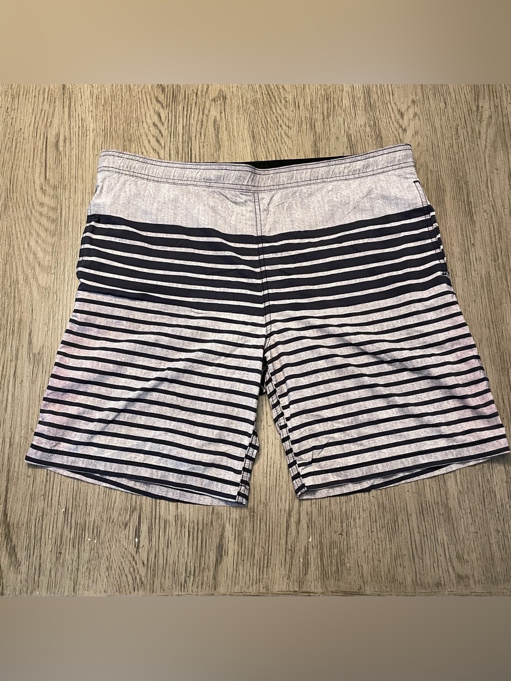 Kirkland men’s swim trunks, M, 18” long, 7”inseam, side pckts, zippered back pkt